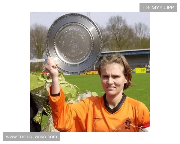 足球巨星们的骑行之旅：驰骋绿茵场外的速度与激情