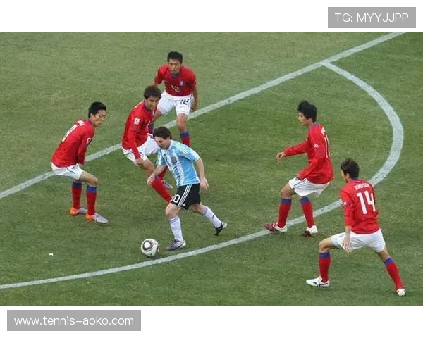 足球球星选择题特效挡脸玩法揭秘带你体验不同球星的精彩瞬间 足球球星选择题特效挡脸玩法揭秘带你体验不同球星的精彩瞬间